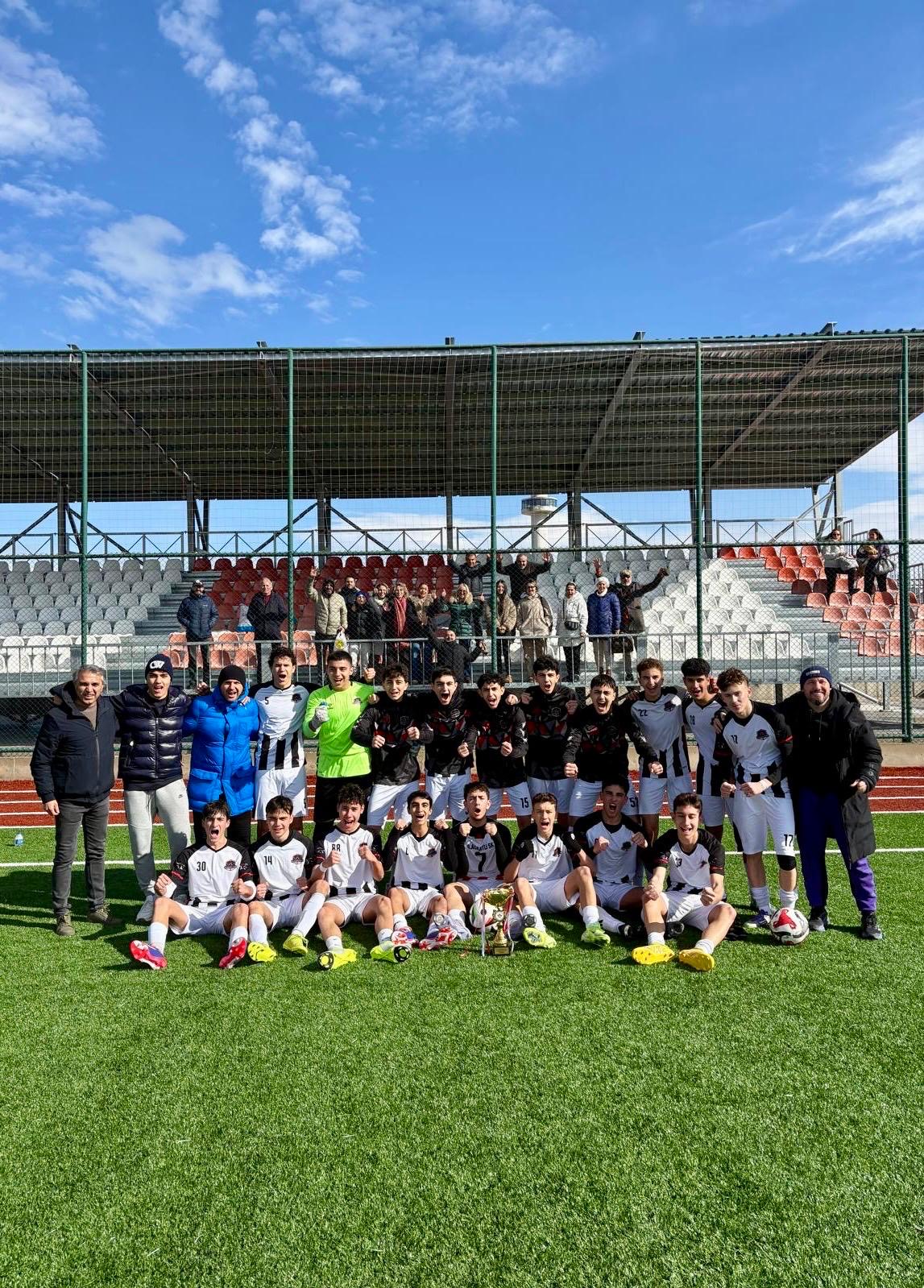 Alacaatlı Spor Kulübü kupa kutlaması