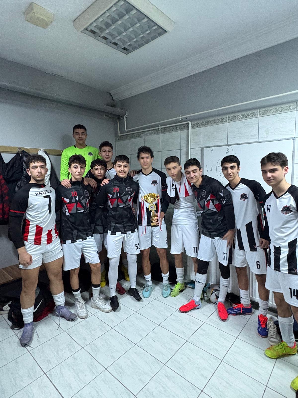 Kupayla soyunma odasında Alacaatlı Spor Kulübü oyuncuları